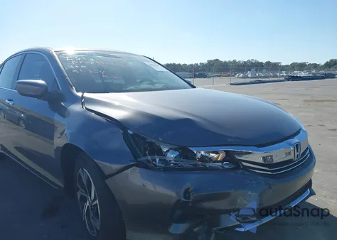 2017 Honda Accord Lx z USA, uszkodzony, nr VIN 1HGCR2F35HA302018